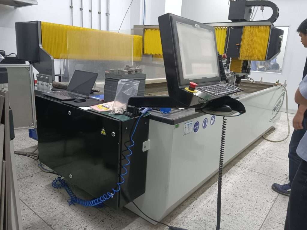 Hệ thống cắt nước Techni Intec-G2 i510 năm 2018 – Máy cắt CNC 5 trục PAC60 + Bơm Quantum ESP 66.000 PSI – Đã qua sử dụng – Thái Lan