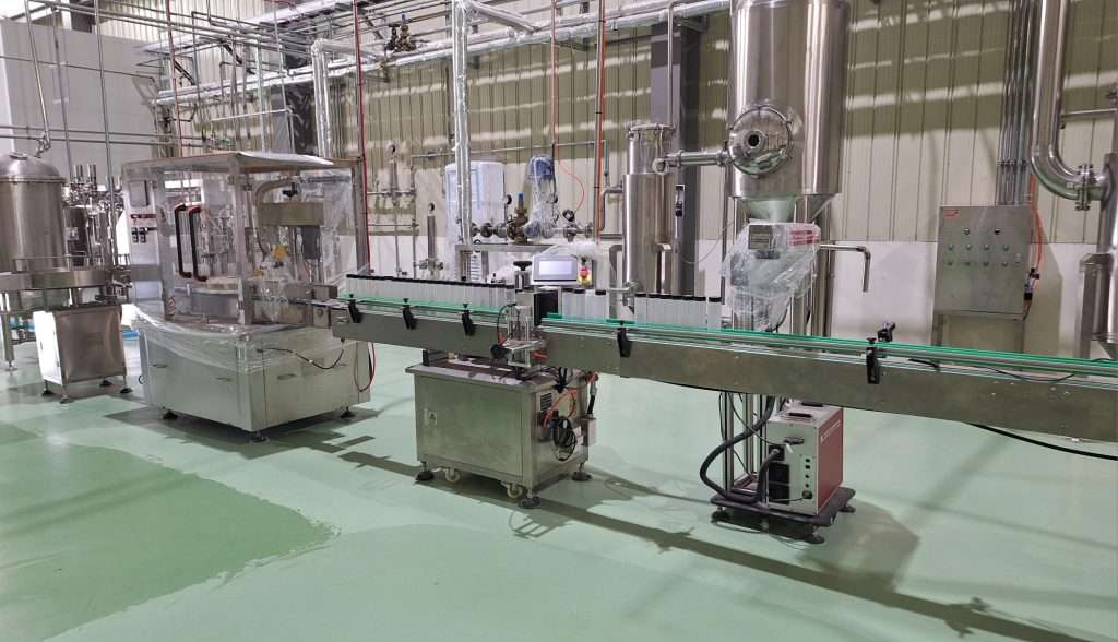 2024 自動瓶線 – 300毫升瓶子的進料器、活塞灌裝機、封口機和貼標機 – 新 – 臺灣