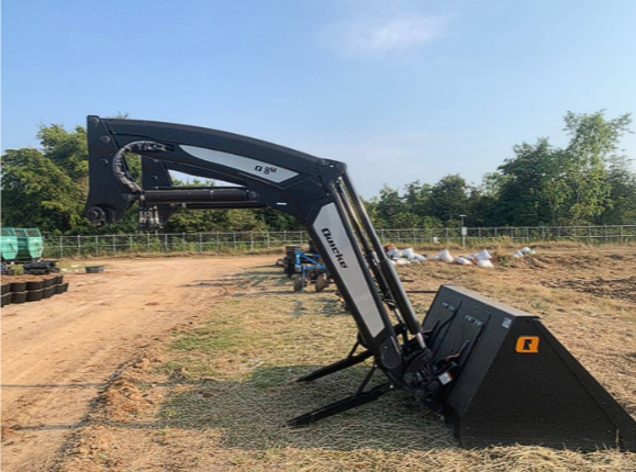 2023 Quicke Q8M 前置式裝載機 – 4.96 公尺舉升高度、2910 公斤載重能力、附托盤貨叉 – 全新 – 泰國