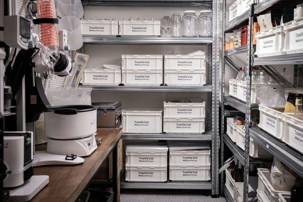 Beyond the Cleanroom: Surplus Lab Equipment Buyers Shouldn’t Overlook 1 shawn deng HyKQmWtU760 unsplash