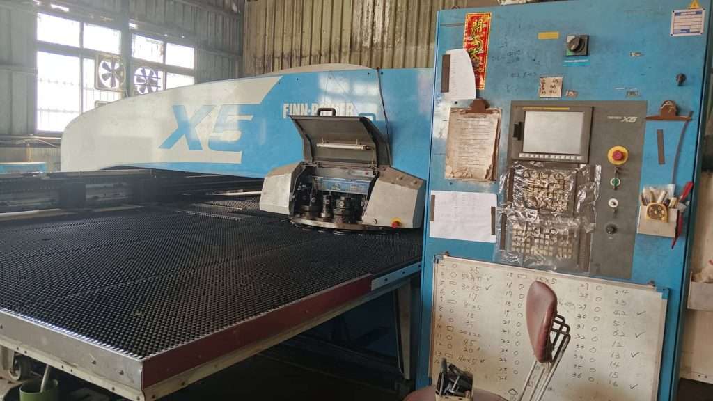 2008 Finn-Power X5 數控砲塔沖床 – 二手 – 台灣