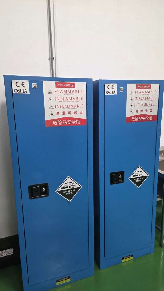 2x 22 加侖藍色防腐溶劑櫃 – 二手 – 新加坡