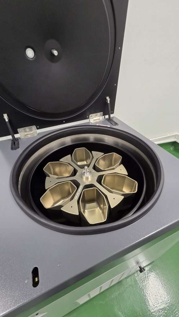 2024 Cence L720R-3 水平轉子，附矩形桶 – 6×2400毫升容量 – 二手 – 新加坡