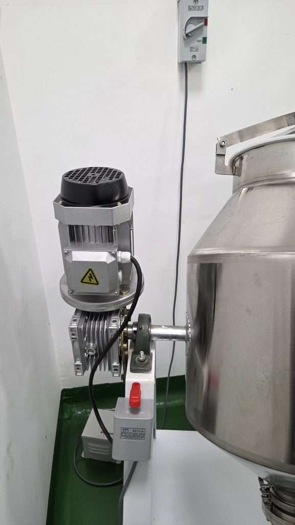 不鏽鋼旋轉式食物攪拌機 – 容量 100 公升 / 50 公斤，380 伏特 – 二手 – 新加坡