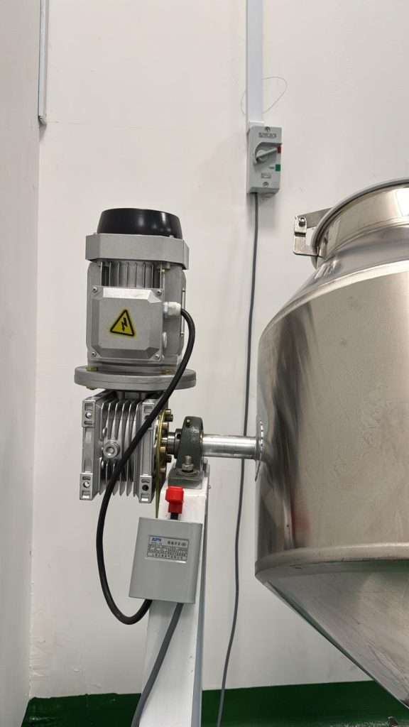 不鏽鋼旋轉式食物攪拌機 – 容量 100 公升 / 50 公斤，380 伏特 – 二手 – 新加坡