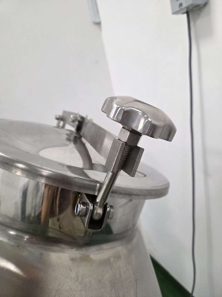 不鏽鋼旋轉式食物攪拌機 – 容量 100 公升 / 50 公斤，380 伏特 – 二手 – 新加坡