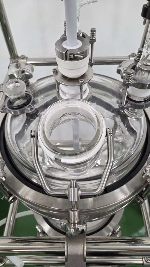 2022–2023 HCS 30L 玻璃反應器系統，配備 20L 旋轉蒸發器、冷卻器和真空幫浦 – 二手 – 新加坡