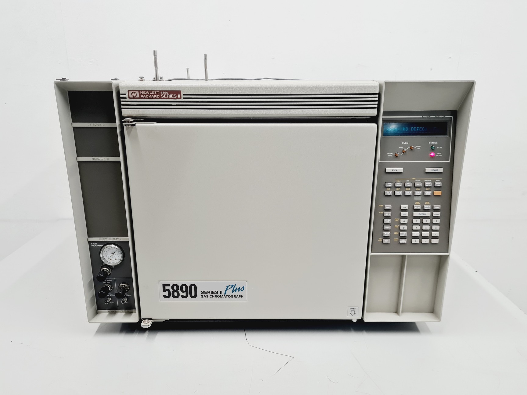 Hewlett Packard 5890E Series II Plus Gas Chromatograph System Lab