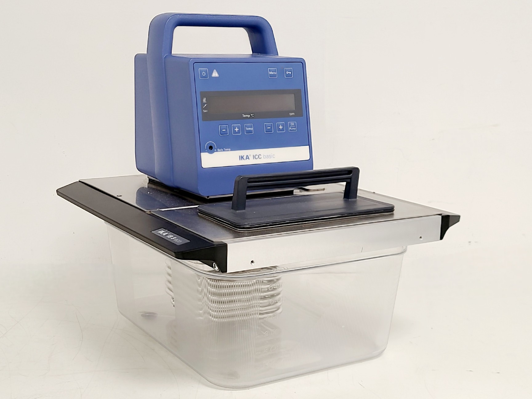 IKA IB 8 eco Water Bath with ICC B S000 Compact Immersion Circulator Lab