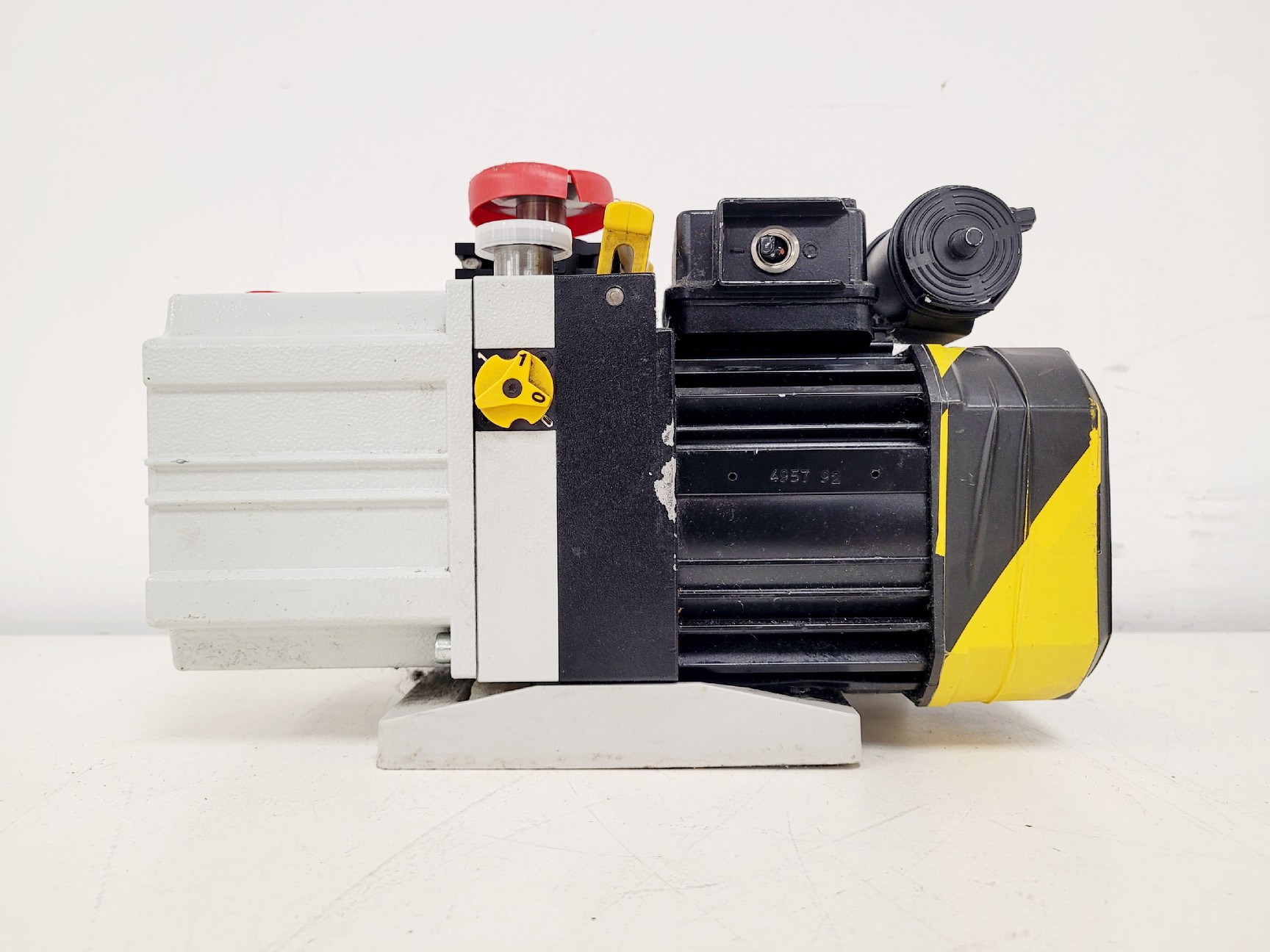 Pfeiffer Uno 005 A Rotary Vane Vacuum Pump