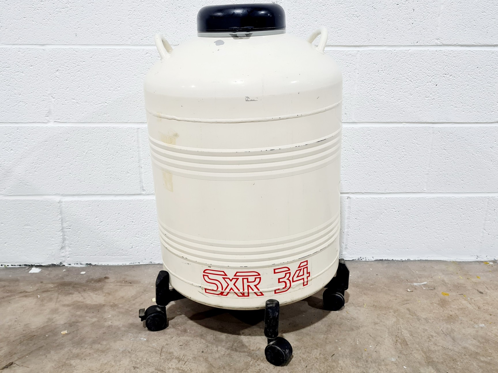 Statebourne Cryogenics SXR 34 Nitrogen Dewar w/ Trolley