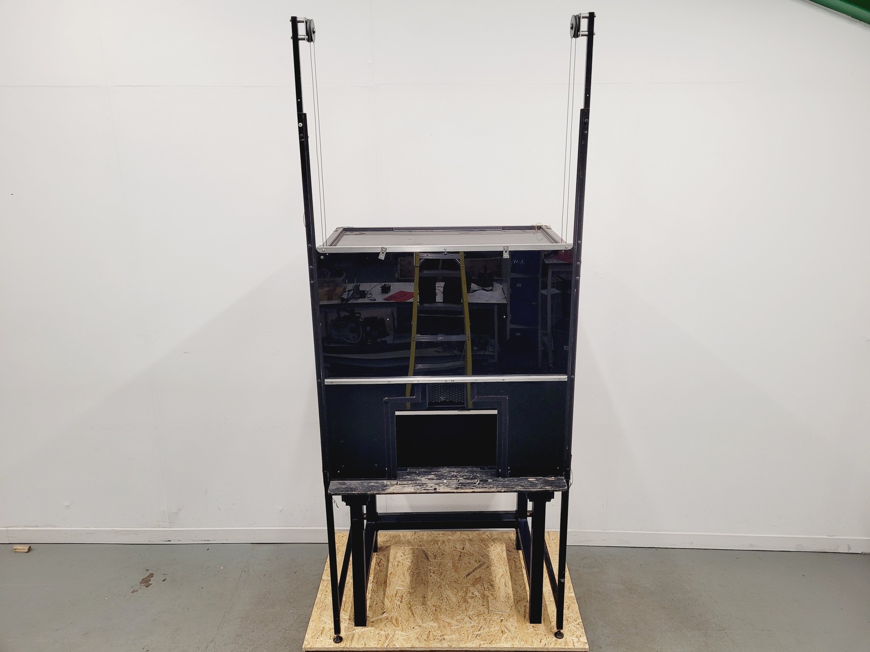Faraday Cage and Active Isolation Table 97 x 73 x 244cm Lab
