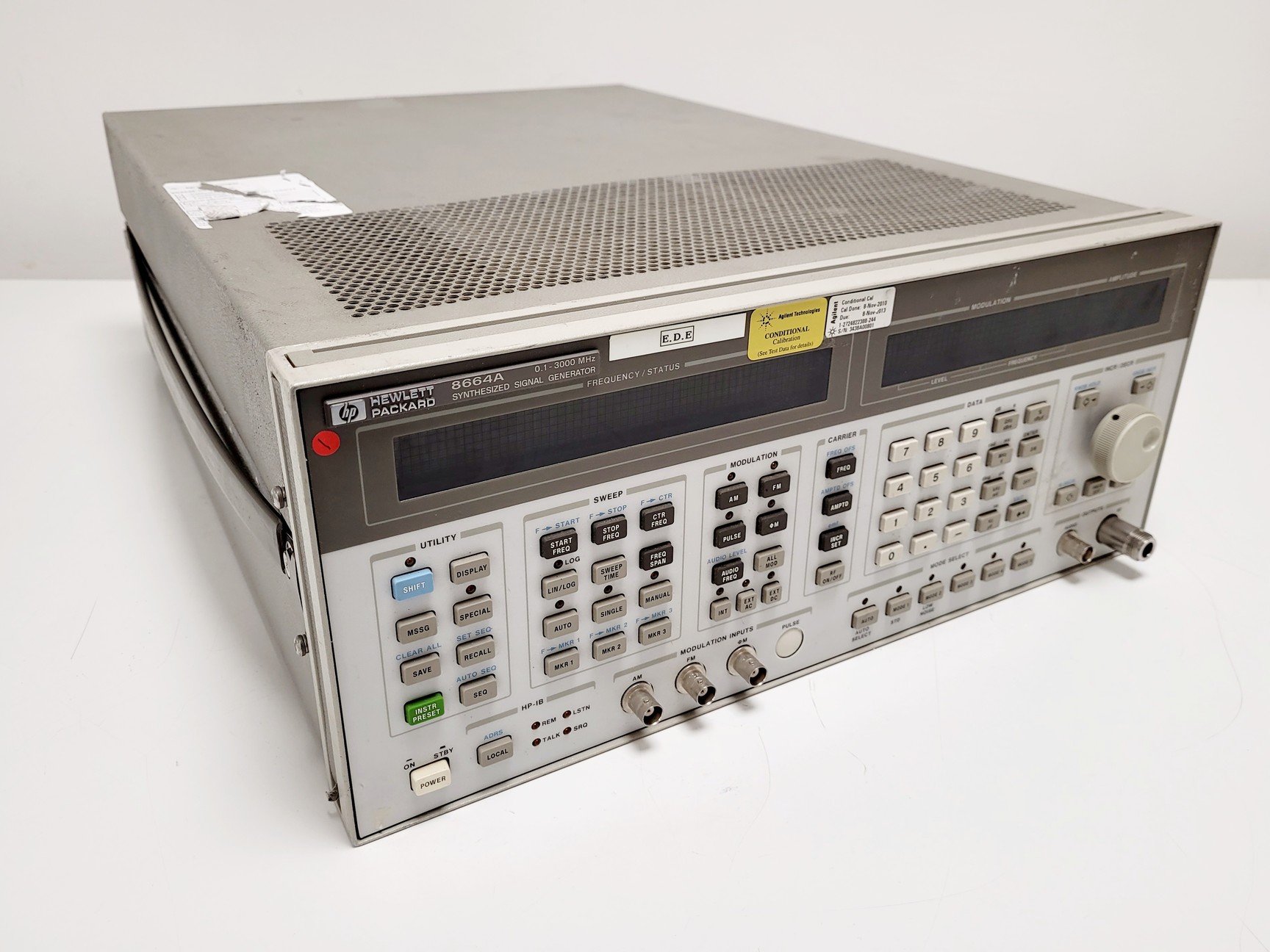 Hewlett Packard 8664A Synthesized Signal Generator