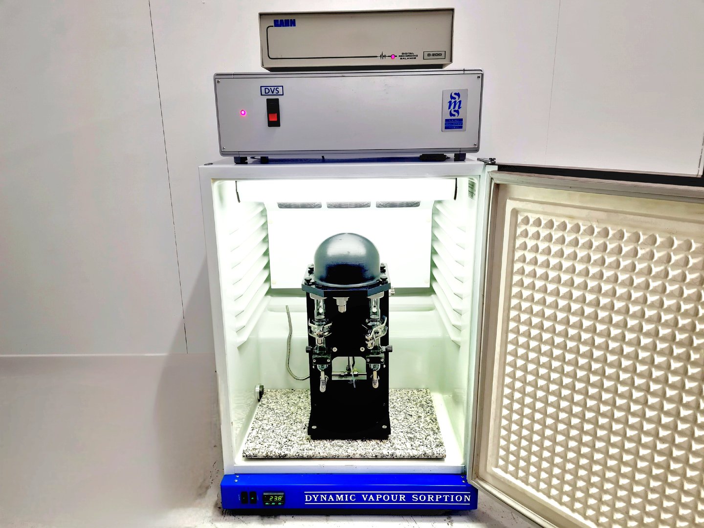 DVS Water Vapor Sorption Analyzer System Lab