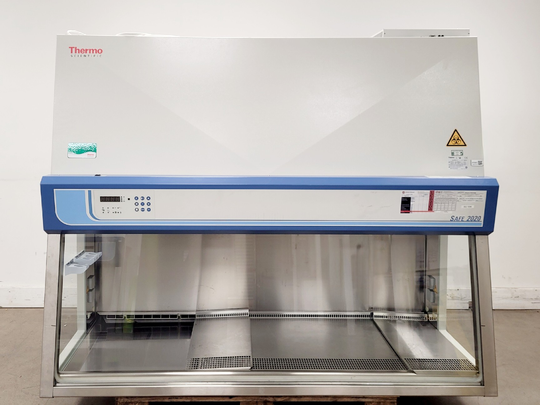 Thermo Scientific Safe 2020 Model 1.8 Class 2 Biological Safety Cabinet w/ Stand