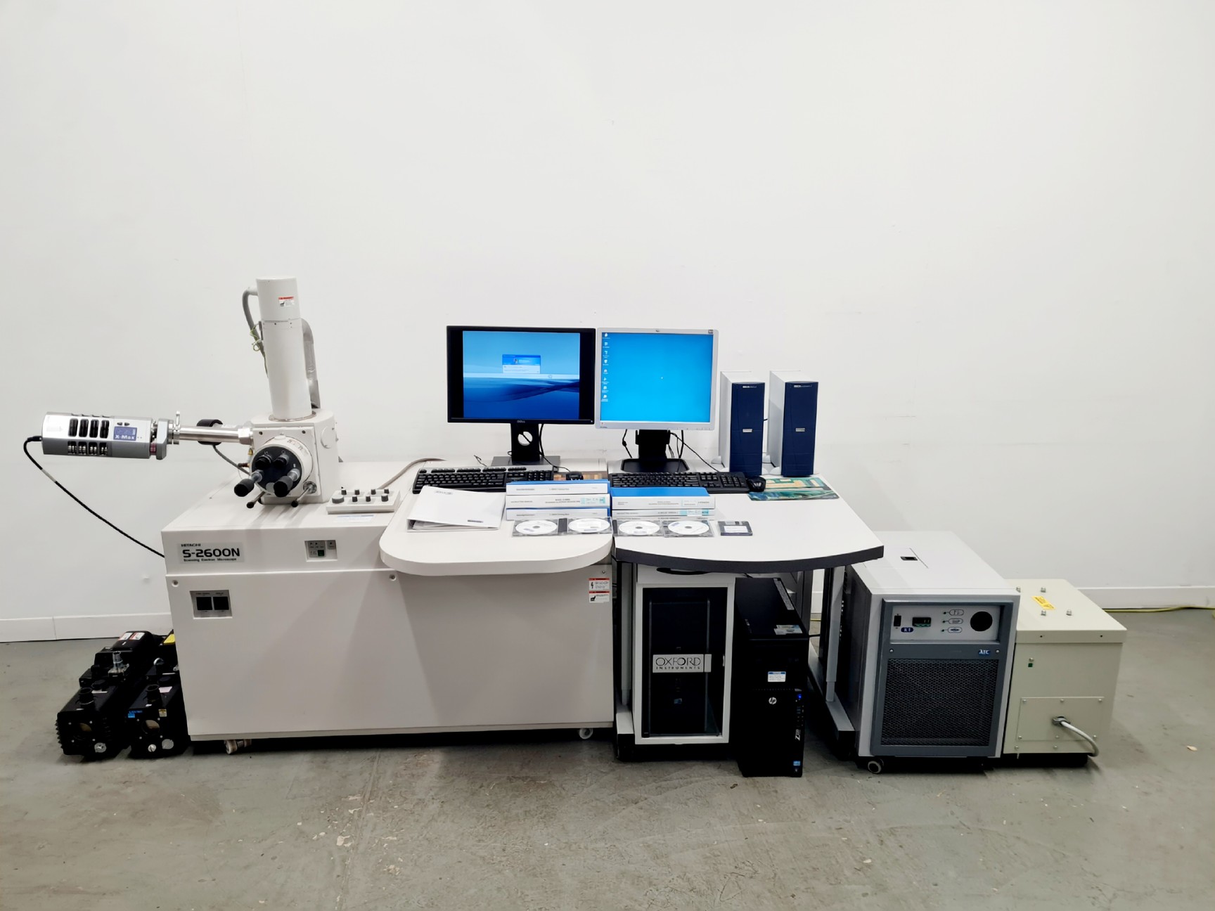 Hitachi S-2600N Scanning Electron Microscope + Oxford X-Max 50 mm² Inca Detector