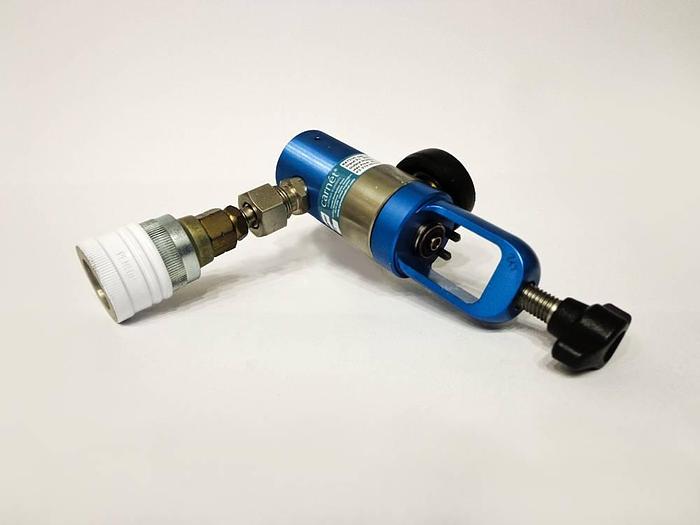 Carnet Medical Single Outlet 60psi Oxygen Pressure Regulator with O2 Attachment.