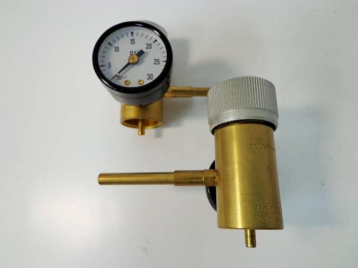 U S Gauge Model 21 30psi Gas Regulators, 2pcs.