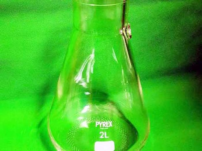 Pyrex 2L Conical With Hole