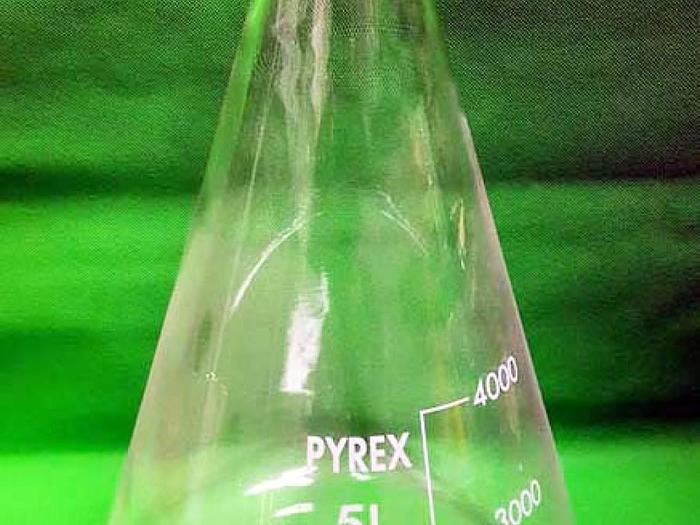 Pyrex 5L Conical Graduated