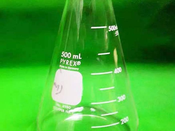 Pyrex 500ml Conical Graduated