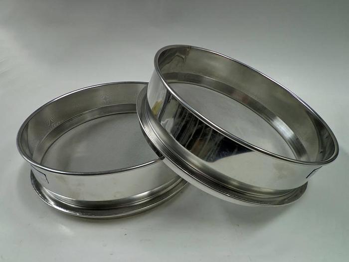 Sieves 1x 355 aperture and 1x 500mic
